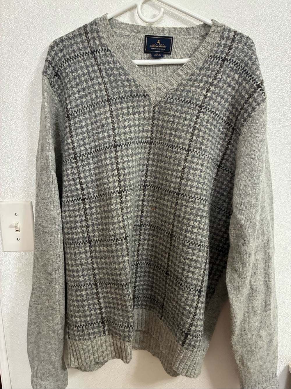 Brooks Brothers  Vintage Gray V-Neck Patterned Wool Sweater - Classic Knit XL